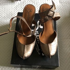 Seychelles twist the night away Size 8.